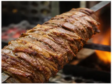 Cağ kebap şiş ve köz biber sunumu