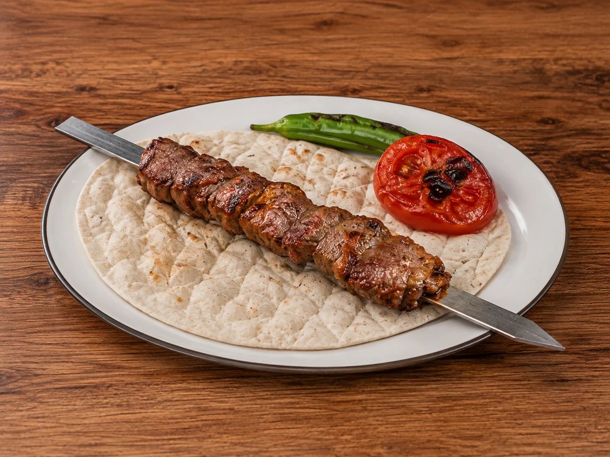 Tek ??i??te pi??mi?? Et ??i?? Kebap servisi